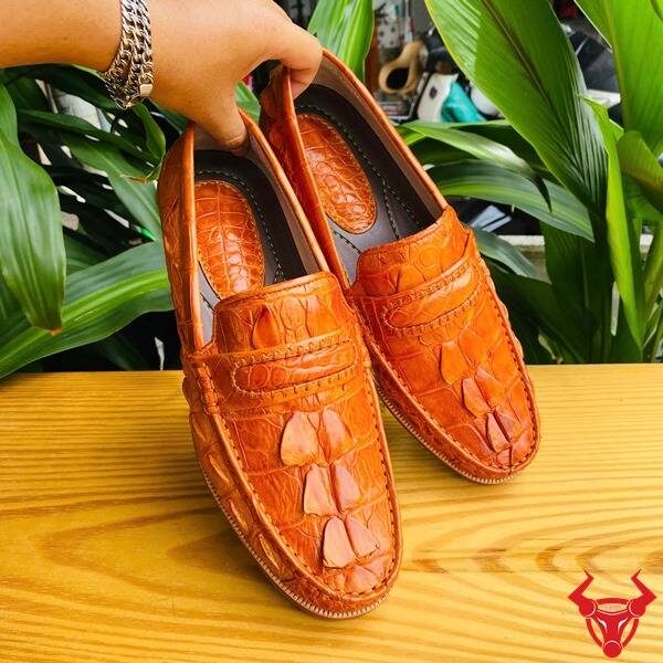 Giày da cá sấu màu vàng cam GCA2 thủ công tinh xảo.