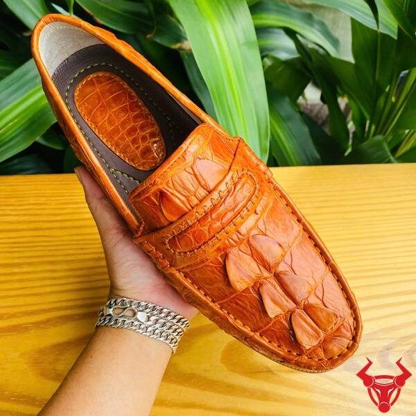 Giày lười thủ công da cá sấu thật GCA2 sang trọng và tinh tế.