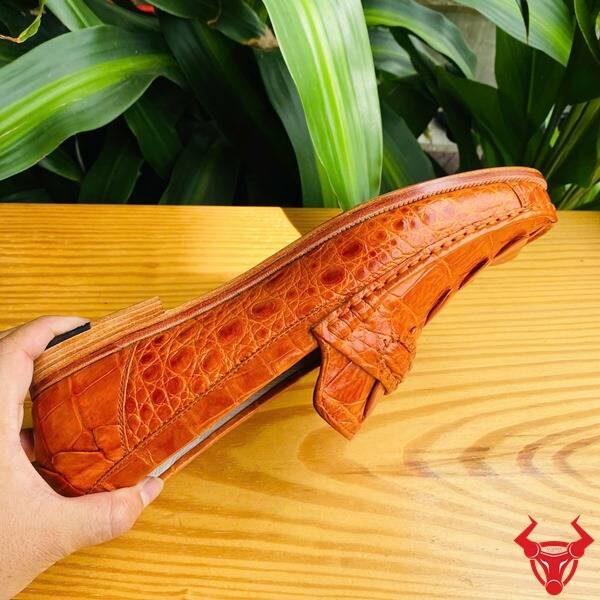 Giày lười da cá sấu GCA2 size 42 màu vàng cam sang trọng.