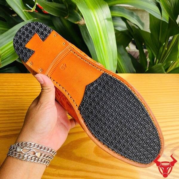 Giày lười GCA1 da cá sấu vàng cam tinh xảo, thủ công cao cấp.