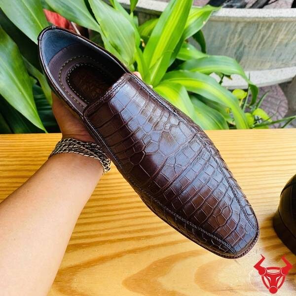 Giày GBA8 da cá sấu nâu đất – chắc chắn, lịch lãm, tôn vinh đẳng cấp phái mạnh.