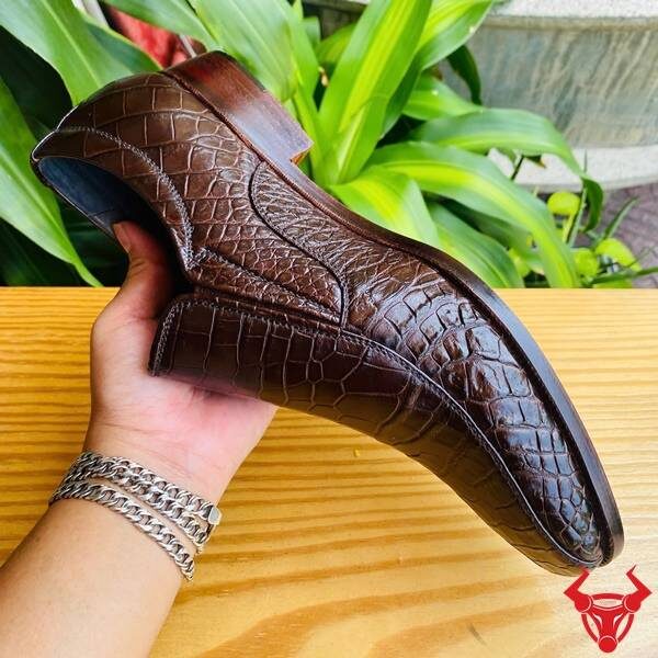 Giày tây lười da cá sấu GBA8 nâu đất tinh xảo, đậm chất quý ông.