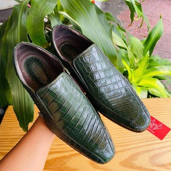 Giày lười GBA8 màu xanh lá – sang trọng, bền bỉ và tinh tế.