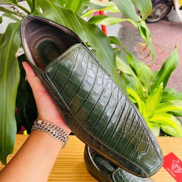 Giày GBA8 xanh lá – hiện đại, bền bỉ và sang trọng.