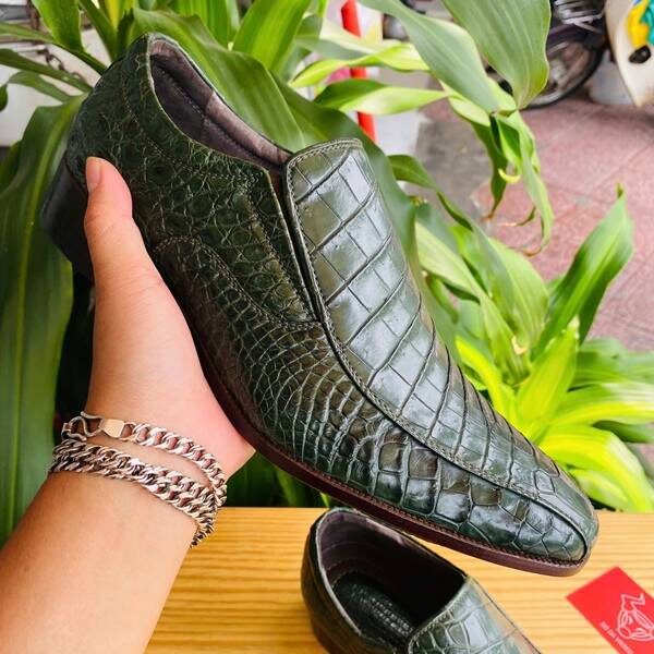 Giày GBA8 xanh lá – thời trang, sang trọng và tinh xảo.