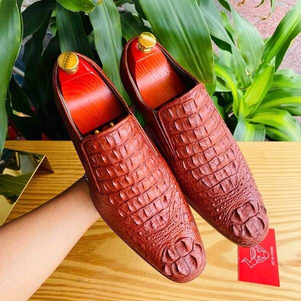 Giày GBA4 nâu đỏ – biểu tượng của thời trang nam tinh tế.