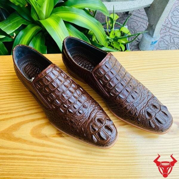 Giày tây lười GBA4 da cá sấu nâu đất – tinh xảo, sang trọng, thể hiện phong cách quý ông.