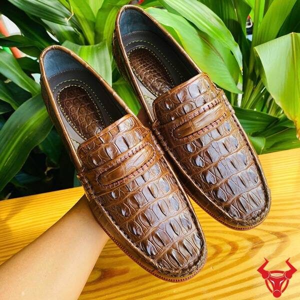 Giày Tây Nam Da Cá Sấu Cao Cấp GCA1 – Sang Trọng Lịch Lãm Giày Tây nam da gai lưng cá sấu nâu đất GCA1 cao cấp.