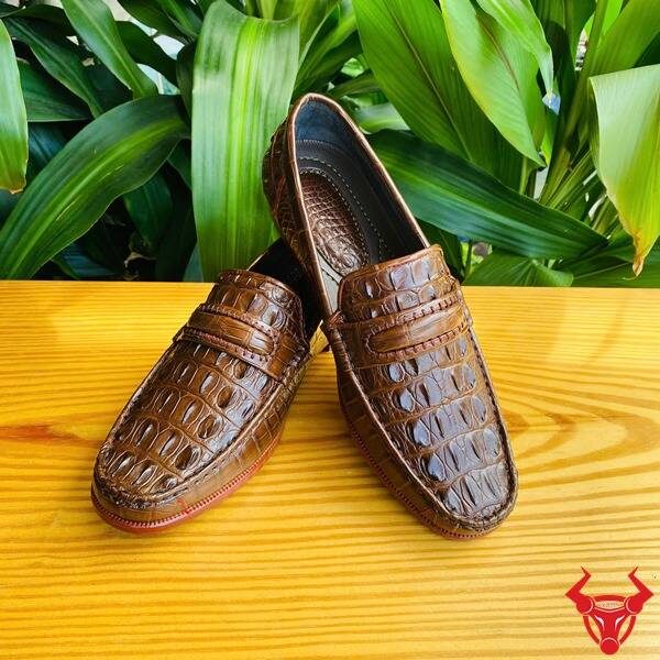 Giày Tây Nam GCA1 – Sự Kết Hợp Giữa Đẳng Cấp Và Phong Cách Giày Tây lười nam da cá sấu nâu đất cao cấp GCA1.