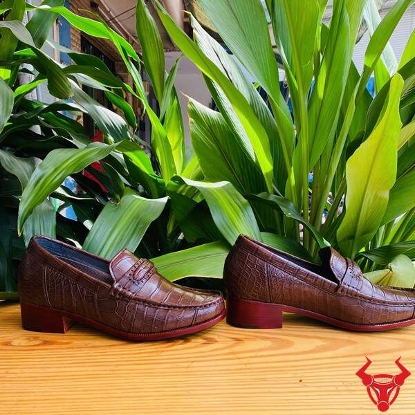 Giày Tây Da Cá Sấu Cao Cấp – Đỉnh Cao Phong Cách Nam Giới Giày Tây nâu đất da bụng cá sấu cao cấp, lịch lãm và đẳng cấp.
