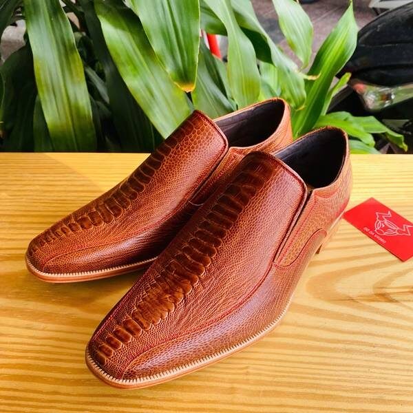GB4D1 – Giày Tây Da Đà Điểu Thật Sang Trọng Cho Quý Ông Lịch Lãm Giày Tây da chân đà điểu màu nâu đỏ sáng GB4D1 sang trọng cao cấp lịch lãm.