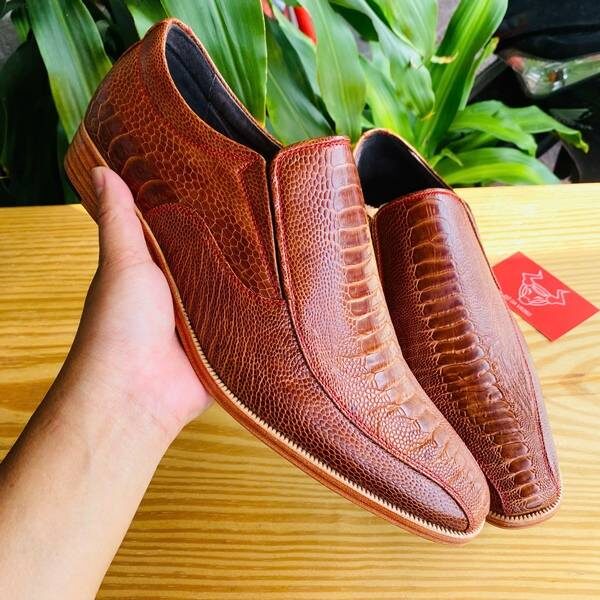 Giày Tây Không Dây GB4D1 Da Đà Điểu Màu Nâu Đỏ Sáng Lịch Lãm Giày Tây không dây da chân đà điểu GB4D1 màu nâu đỏ sáng cao cấp lịch lãm sang trọng.