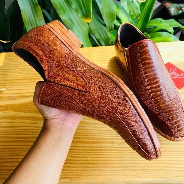 Giày Tây Da Chân Đà Điểu GB4D1 Cao Cấp – Sang Trọng Và Đẳng Cấp Giày Tây GB4D1 da chân đà điểu màu nâu đỏ sáng sang trọng cao cấp lịch lãm.