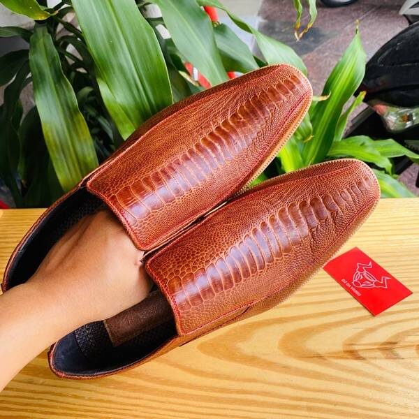 Giày Tây GB4D1 – Da Chân Đà Điểu Cao Cấp Sang Trọng Lịch Lãm Giày Tây da chân đà điểu GB4D1 màu nâu đỏ sáng sang trọng cao cấp lịch lãm.
