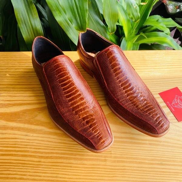 Giày Tây Không Dây Da Chân Đà Điểu GB4D1 Màu Nâu Đỏ Sáng Cao Cấp Giày Tây không dây da chân đà điểu GB4D1 màu nâu đỏ sáng sang trọng lịch lãm cao cấp.