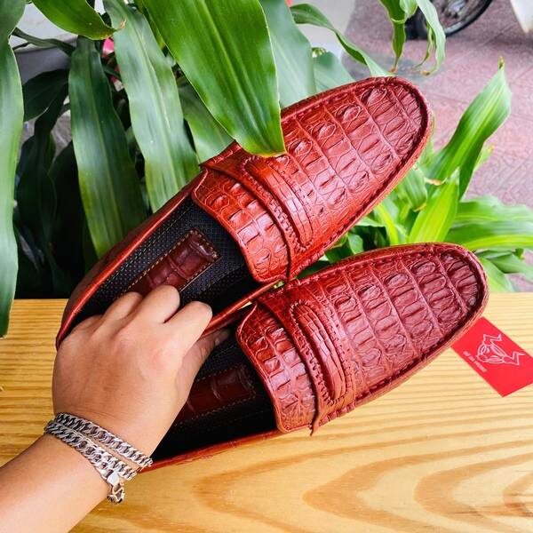 Giày lười da cá sấu GCA1 nâu đỏ – đẳng cấp, bền bỉ, tinh tế.