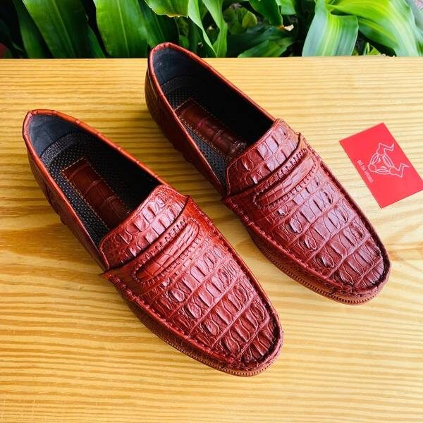 Giày lười da gai lưng cá sấu GCA1 màu nâu đỏ sang trọng, tinh tế, chuẩn phong cách quý ông.