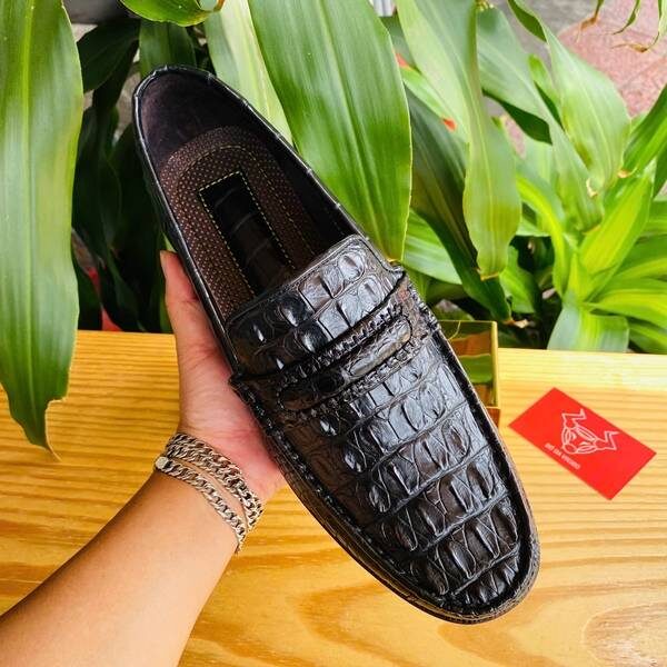 Giày da cá sấu thật GCA1 màu đen – mạnh mẽ và tinh tế.