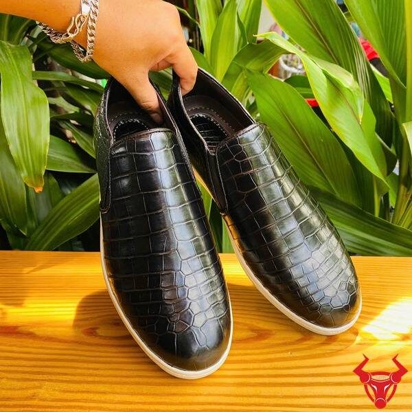Giày thể thao nam da cá sấu GCS25 đen, tinh tế, sang trọng.