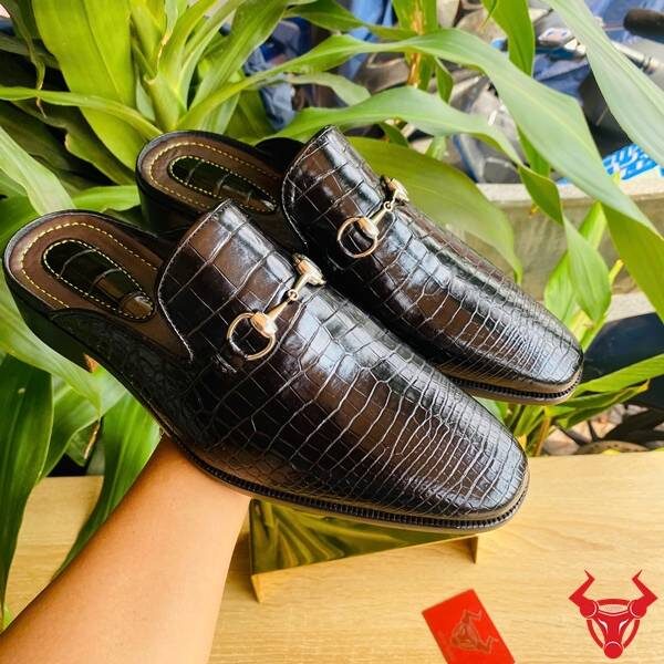 Giày mule da cá sấu bền bỉ