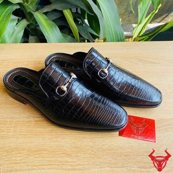 Giày mule da cá sấu thời trang
