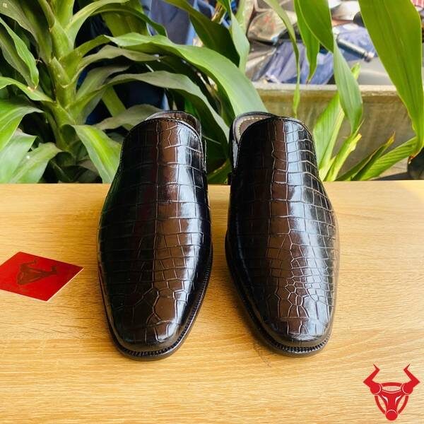 Giày mule da bụng cá sấu mẫu trơn