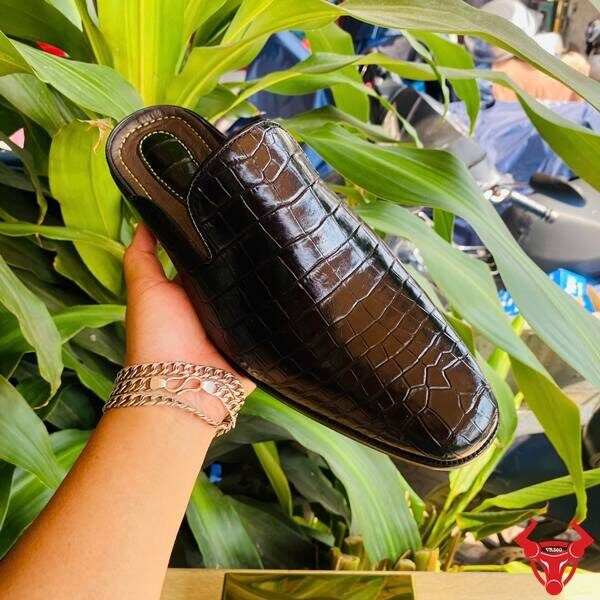 Giày mule da cá sấu sang trọng