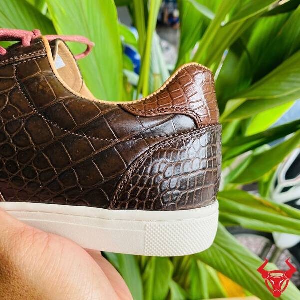 Giày sneaker da cá sấu tinh tế