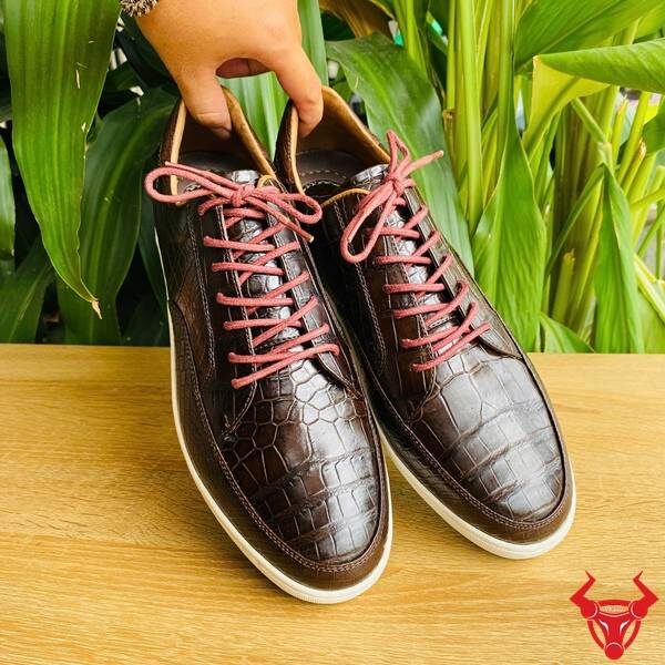 Giày da cá sấu vân tự nhiên độc lạ