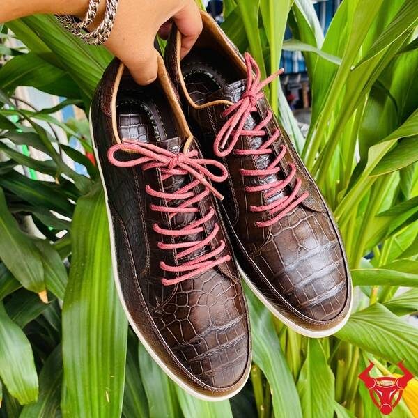 Giày da cá sấu màu nâu đen