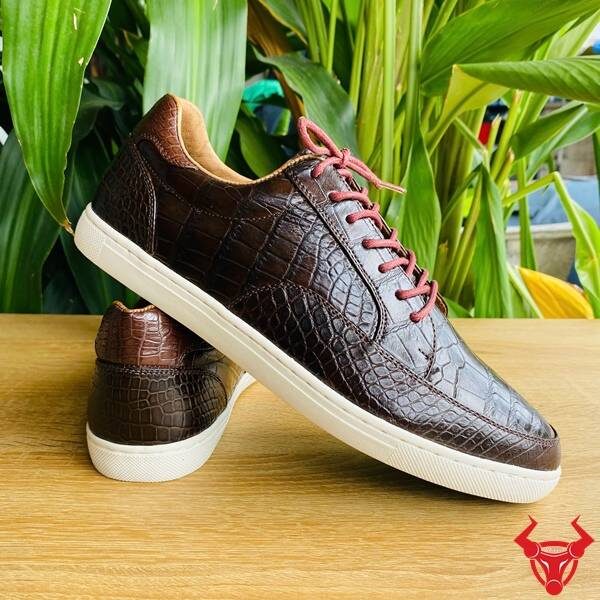 Giày thể thao da cá sấu phong cách riêng
