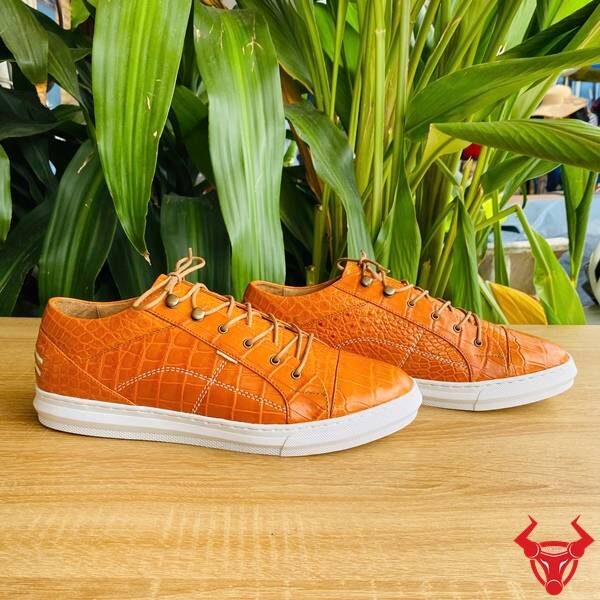 Giày sneaker da bụng cá sấu màu cam