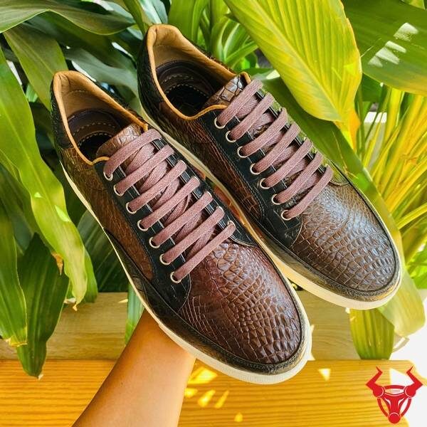Sneaker nam da bụng cá sấu GCS30 màu nâu đất.