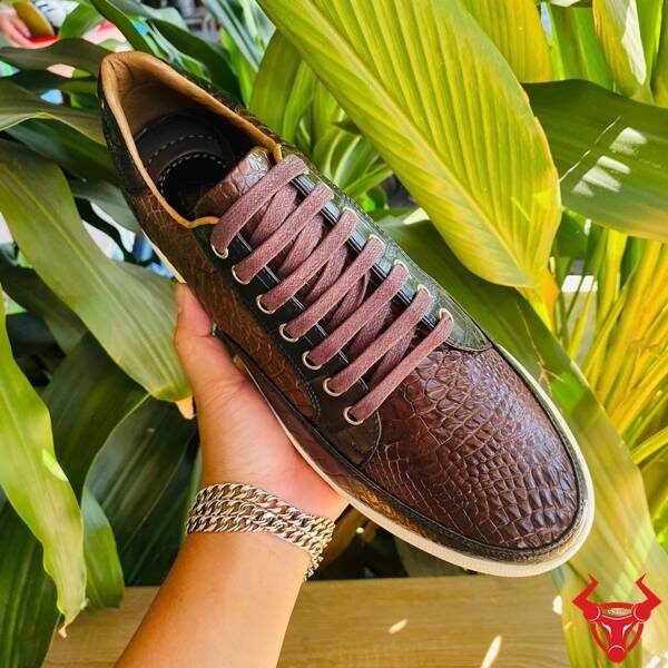 Giày sneaker da bụng cá sấu GCS30 màu nâu đất sang trọng.