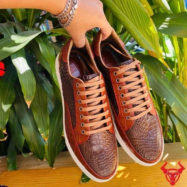 Giày thể thao da cá sấu nâu đất nâu đỏ