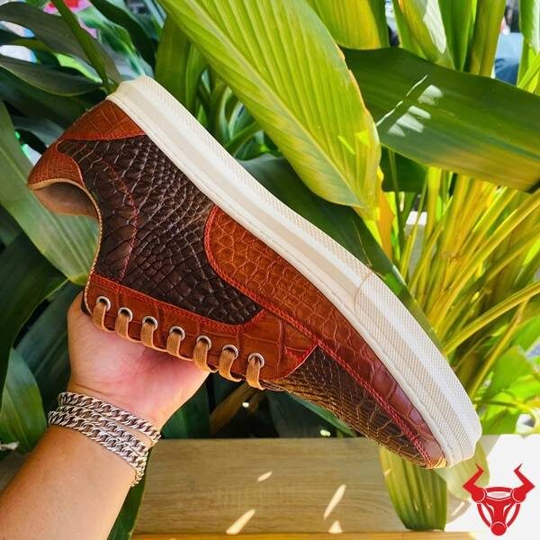 Sneaker da cá sấu cá tính cao cấp.