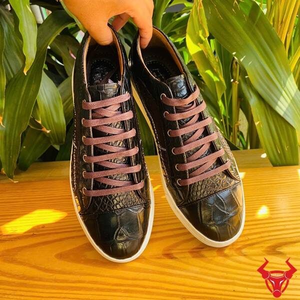 Sneaker thời trang da cá sấu GCS31 màu đen.