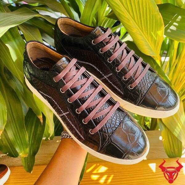 Giày sneaker da cá sấu phong cách trẻ
