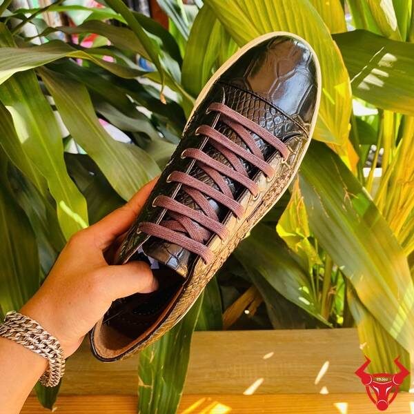 Giày sneaker da bụng cá sấu cá tính
