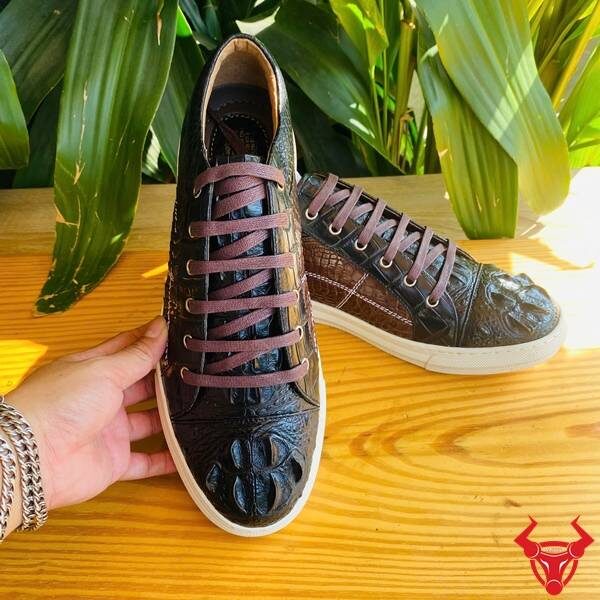 Giày sneaker da cá sấu gù GCS31 màu đen phối nâu.
