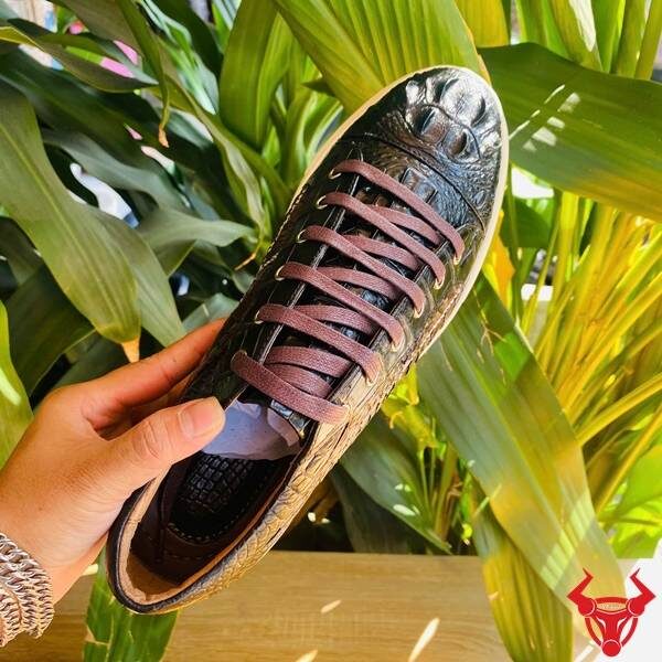 Giày sneaker da cá sấu gù GCS31 hoàn thiện tinh xảo.