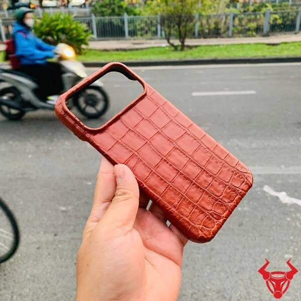 Ốp iPhone 17 Pro Max da cá sấu khác biệt