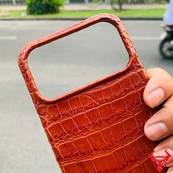 Ốp bảo vệ iPhone 17 Pro Max da cá sấu