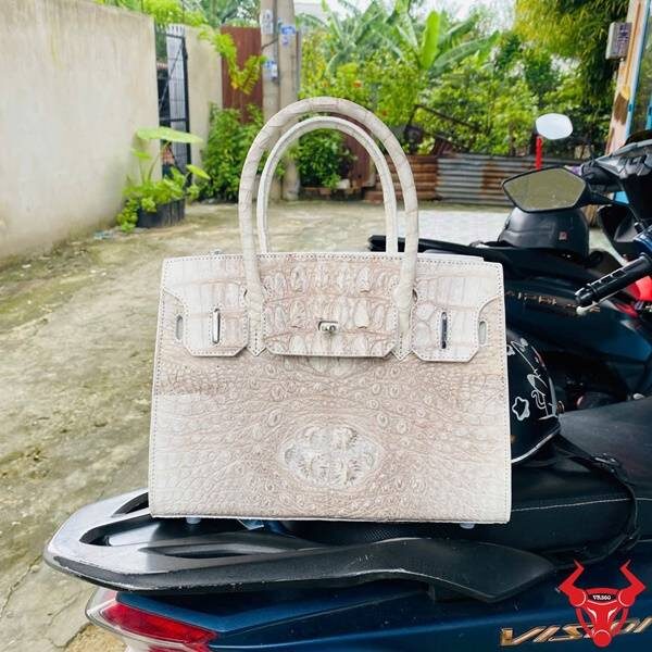 Túi xách nữ da cá sấu gù TCA4 phong cách quyền quý.