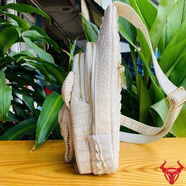 Túi đeo ngực da cá sấu bạch tạng TFA10 phong cách riêng.