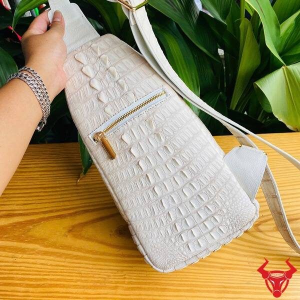 Túi da cá sấu bạch tạng nguyên con TFA10 tinh xảo.