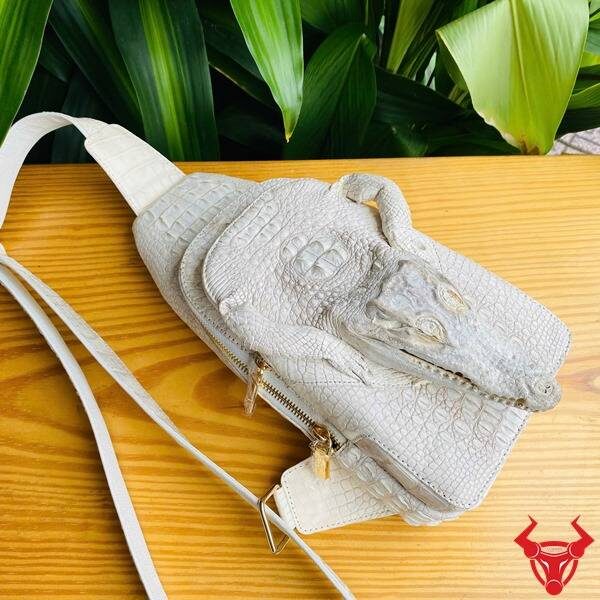 Túi đeo ngực da cá sấu bạch tạng TFA10 chất riêng.