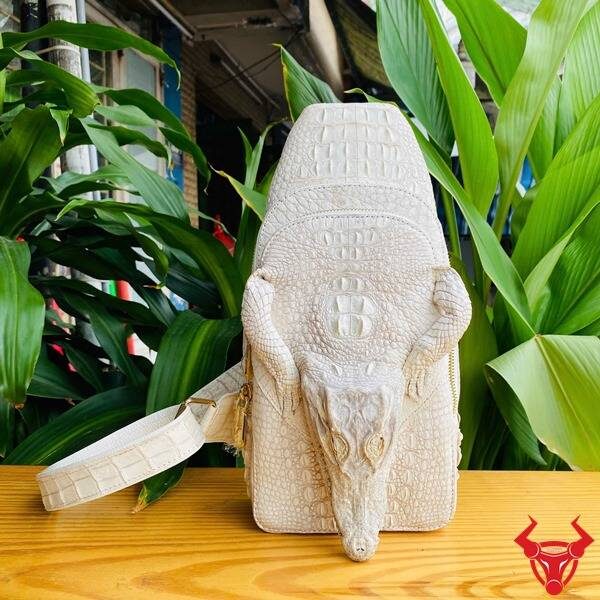 Túi đeo ngực da cá sấu bạch tạng nguyên con TFA10 cao cấp.