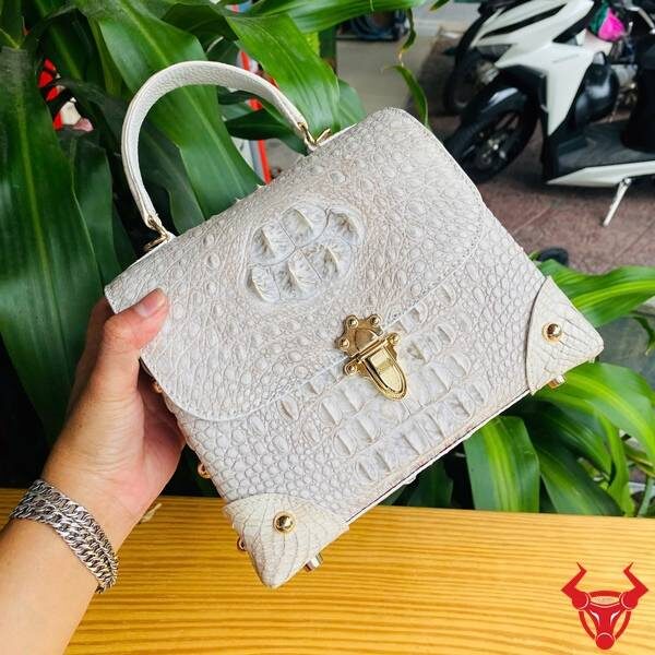 Túi xách nữ hoàng da cá sấu bạch tạng sang trọng