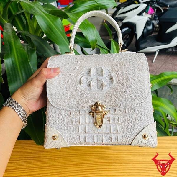 Túi xách nữ hoàng da cá sấu phong cách quyền lực